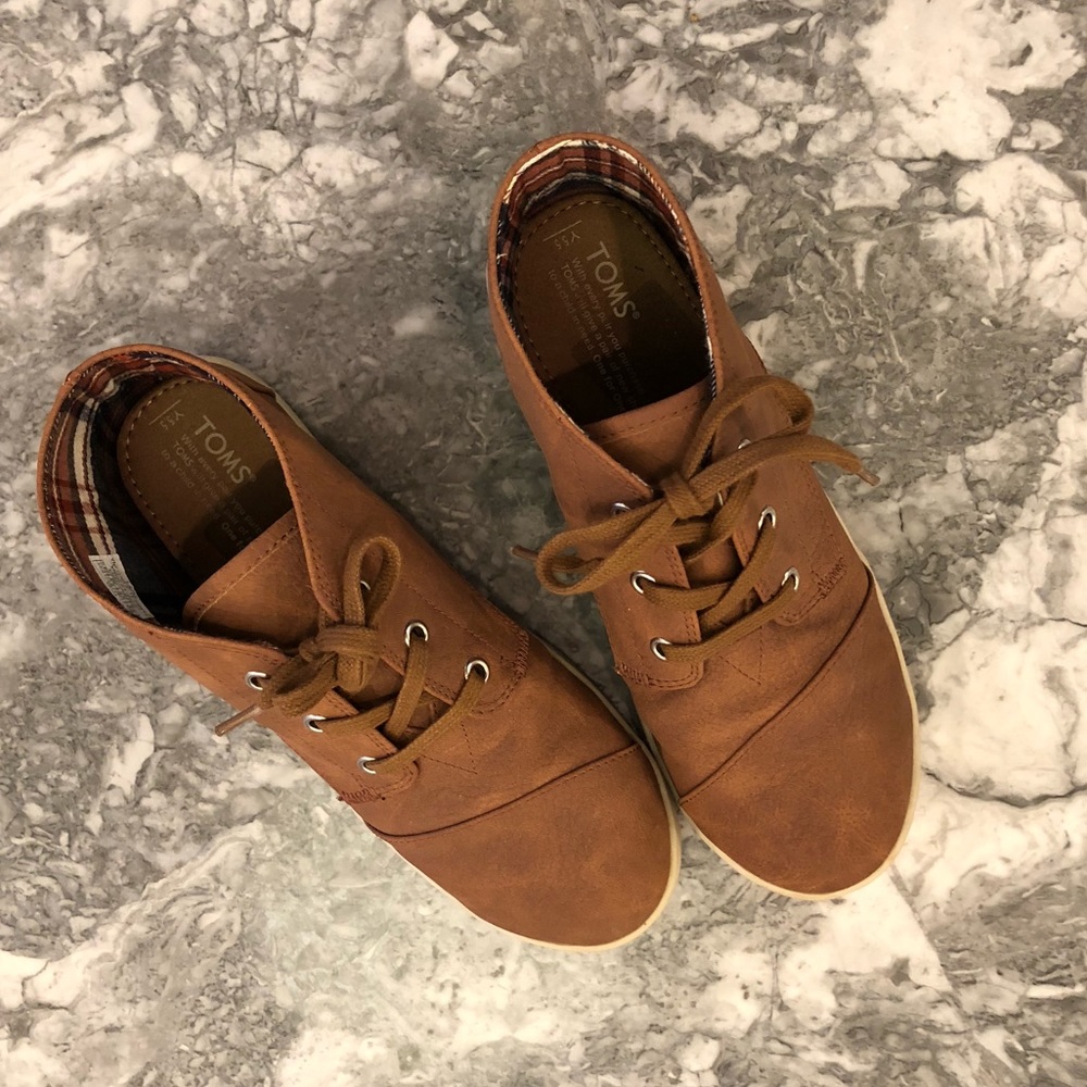 TOMS Y5.5 leather shoes